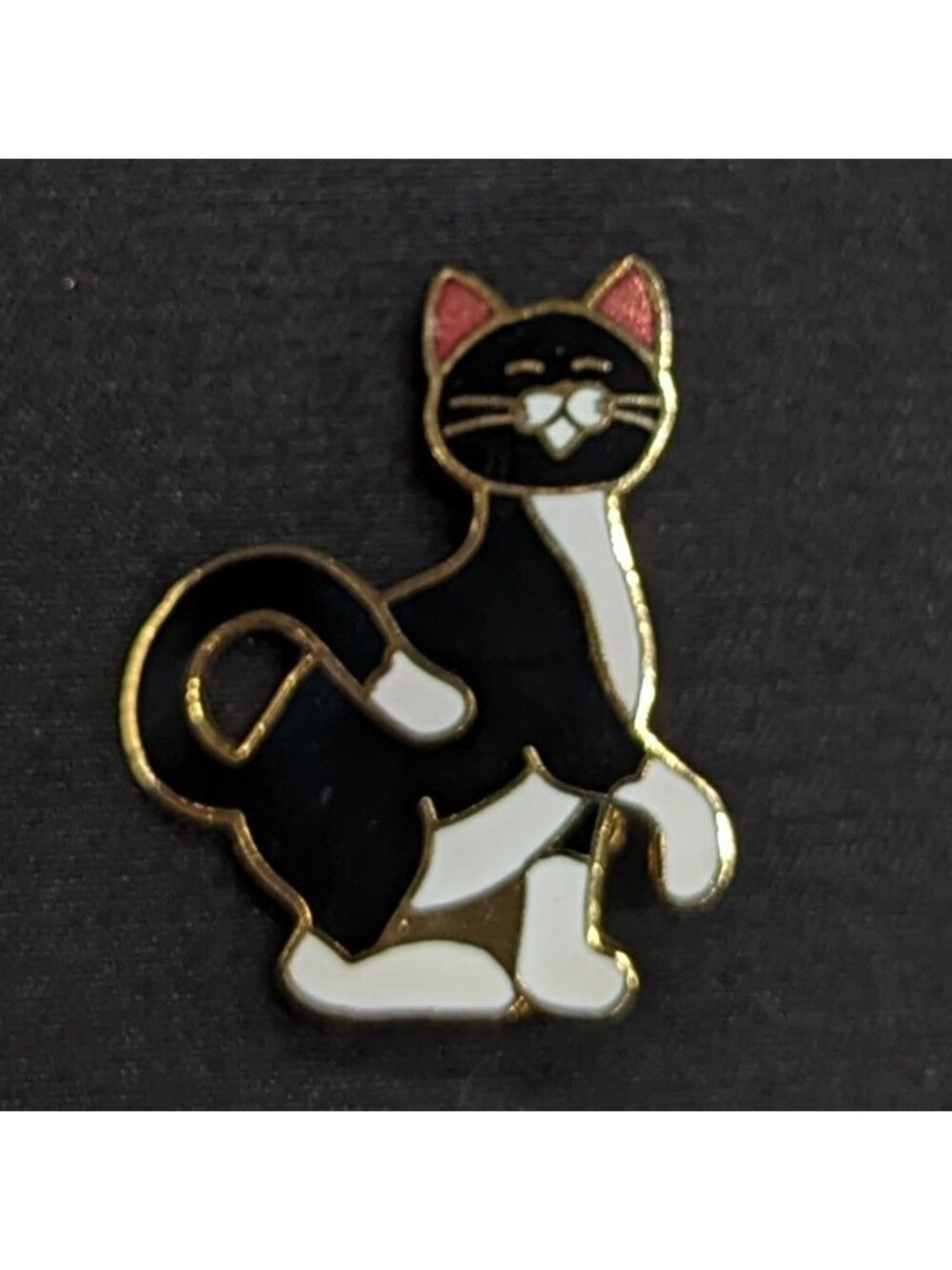 Black & White Cat Enamel Pin Gold Tone Back Signed Gift Creations Vintage Jewelr